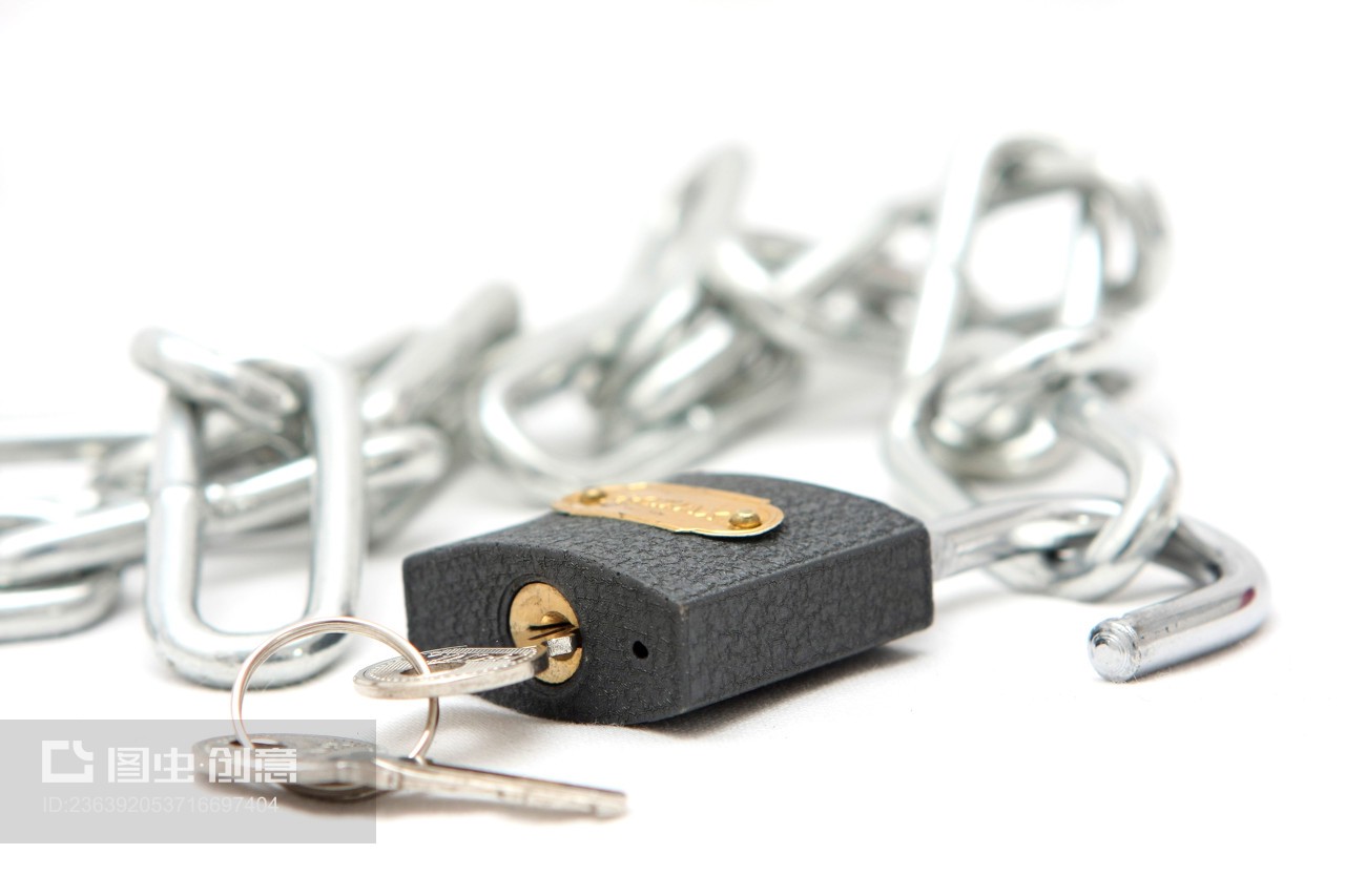 锁、钥匙与链条 金属制品的象征意义与实用功能
